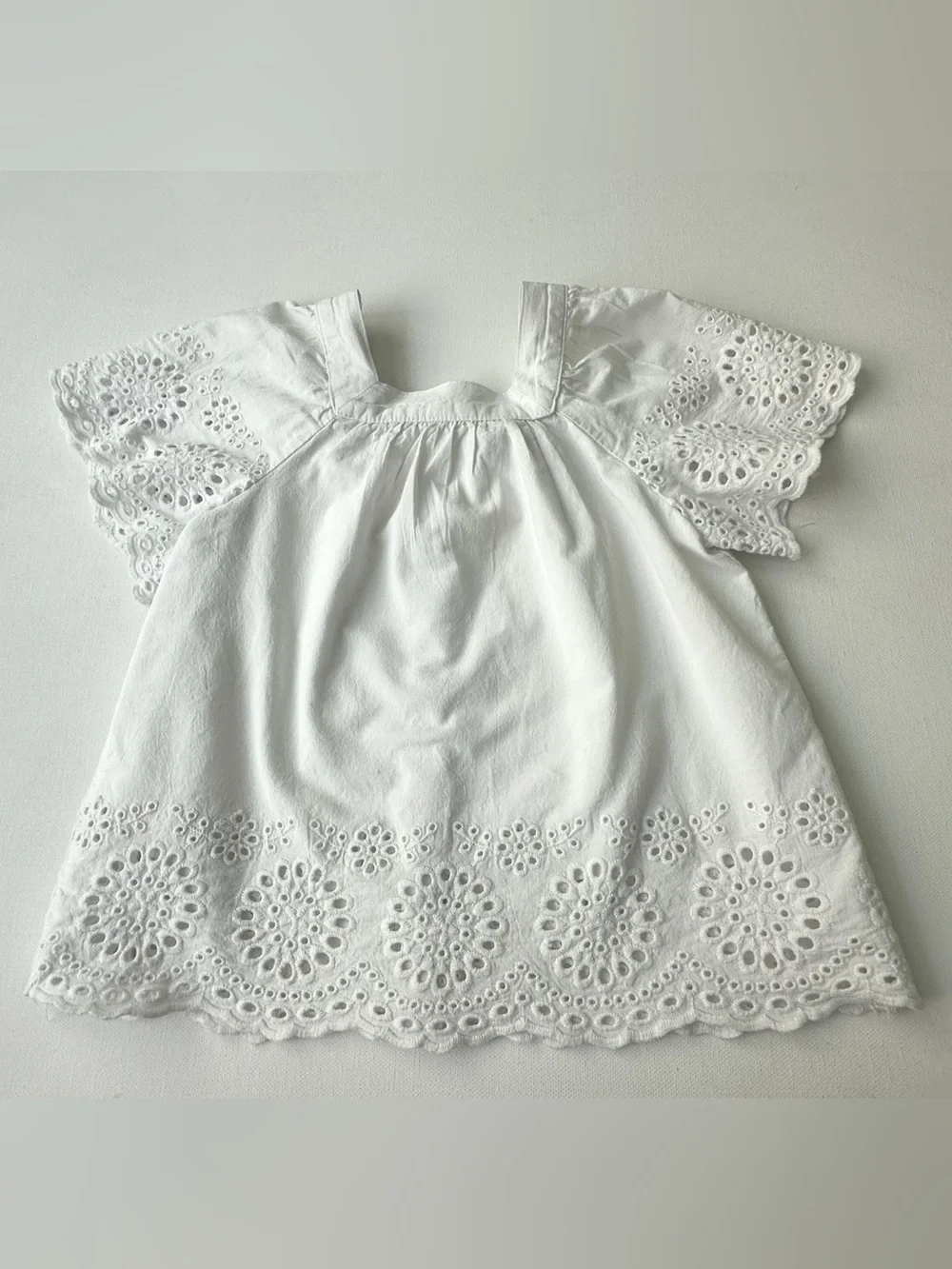 Zara White Eyelet Button-Back Blouse.  Size 3-4T.